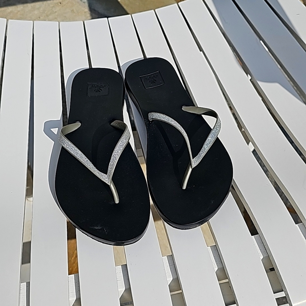 Reef Stargazer Flip Flops, Black with Silver Straps, Size 8-9